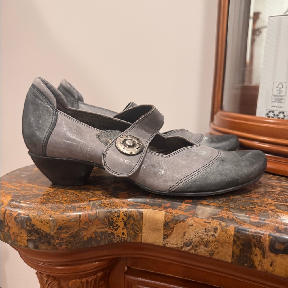 Fidji Two Tone Leather Mary Jane's gray heels shoes size 38 7-7.5